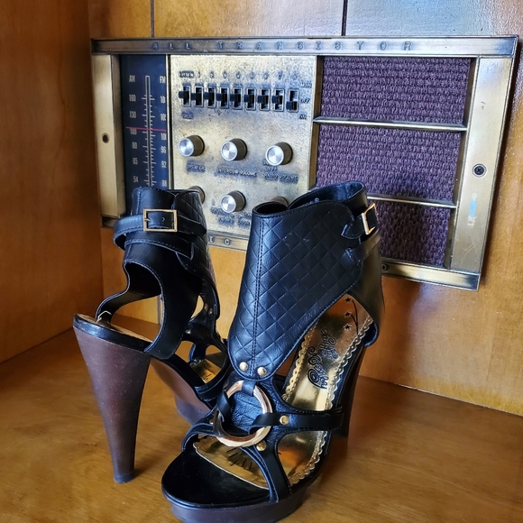 Naughty Monkey Size 6 High Heel Black With Gold Detail - Picture 2 of 4